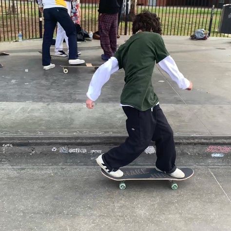 Skater Boy Style, Skater Boy Aesthetic, Boy Skater, Sup Girl, Skateboarding Aesthetic, Skate Boy, Skater Boi, Skate Vibes, Skate Aesthetic