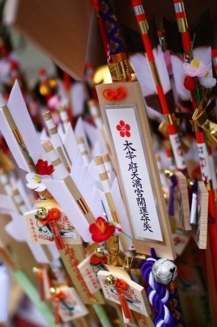 Japan New Year, Pinterest Japan, Japanese Shrines, Wooden Arrow, Japan Temple, Japanese Shrine, Japanese New Year, All About Japan, Japanese Festival