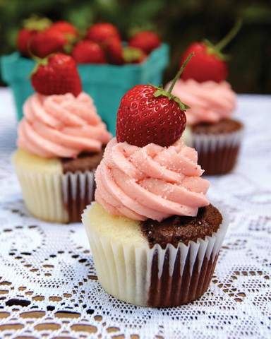 Neapolitan Cupcakes Event Desserts, Neapolitan Cupcakes, Everyday Snacks, Gourmet Cupcakes, White Cake Mixes, Elsa Peretti, Cupcake Ideas, Savoury Cake, Cake Cupcakes