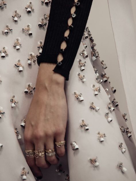 Pinterest @apphiaf Christian Dior Haute Couture SS16 Couture Embellishment, Fashion Design Inspiration, Detail Couture, Haute Couture Details, Christian Dior Haute Couture, Dior Haute Couture, Couture Details, Dior Couture, Designer Blouses