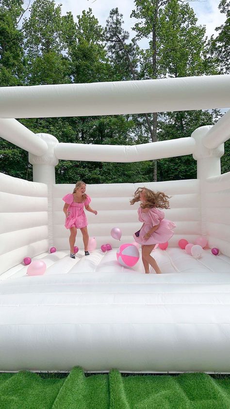 Bouncy House Party, Jump House, Sweet 16 Party Themes, Small Birthday Parties, Sweet Sixteen Birthday Party Ideas, 15 Birthday, Bouncy House, Birthday Inspo, Sweet Sixteen Birthday