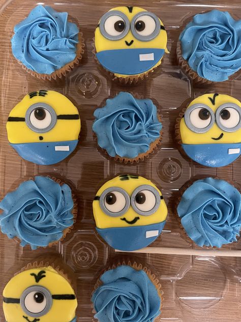 Character Cupcakes Ideas, Cartoon Cupcakes Ideas, Tom And Jerry Cupcakes, Disney Character Cupcakes, Minion Cupcake Cake, Minion Desserts, Minions Cupcakes Ideas, Cupcake Minions, Minions Cupcakes