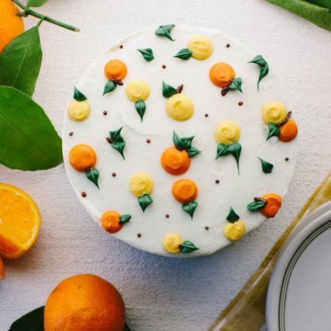 Citrus Cake Design, May Cake Ideas, Citrus Birthday Cake, Cute Decorated Cakes, Citrus Cake Decoration, Orange Theme Cake, Fruit Decorated Cake, Lemon Cake Decoration, Cake With Oranges