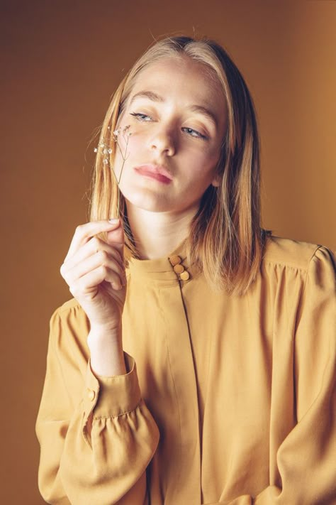 Thoughtful young woman holding flower at... | Free Photo #Freepik #freephoto #freebackground #freeflower #freewoman #freelight Thinking Pose, Hands Holding Flowers, Flower Photoshoot, Portrait Photography Women, Human Reference, Body Reference Poses, Human Poses Reference, Figure Poses, Human Poses