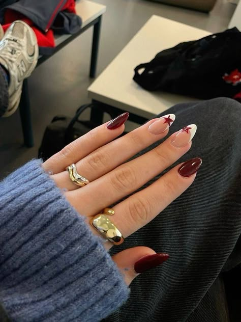 Nails Inspiration Red And White, White Red Nails Ideas, Red Gold And White Nails, Nails 2024 French Tip, Nails For Pale Hands, Nails White And Red, White Red Nails, Nails Inspiration Christmas, White And Red Nails