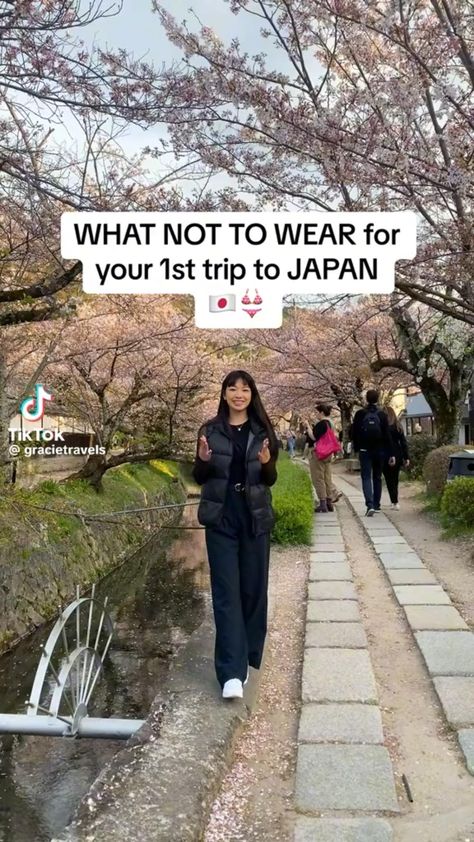 Japan Travel Hacks, Clothes For Japan Trip, Outfits To Wear In Japan Summer, Japan Summer Style, Japanese Summer Style, Japan Tourist Outfit, Japan Clothing Style, Outfits For Japan Trip, Japan Style Summer