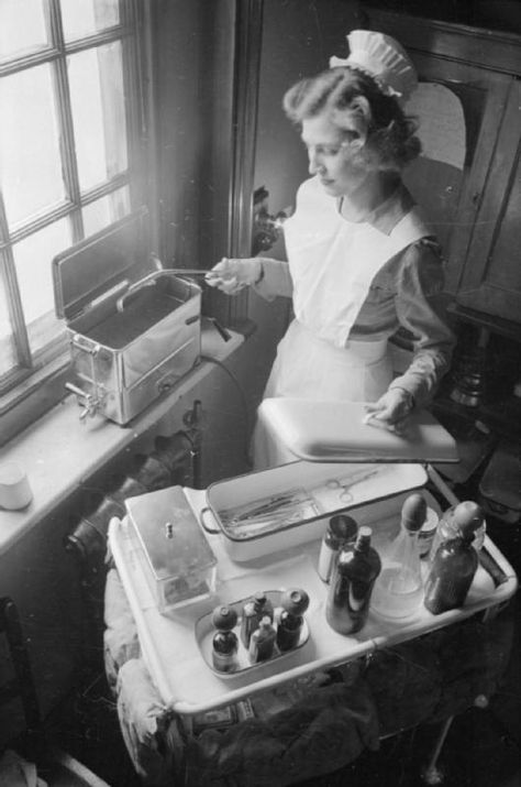 Sister Trotter sets sterilised instruments out on a tray, ready to take to the doctors on their rounds at Park Prewett Hospital in Basingstoke. 1941. Vintage Hospital, Nursing Pictures, Radiology Humor, Bellevue Hospital, History Of Nursing, Vintage Nursing, Banff Alberta Canada, Nursing History, Nurse Photos