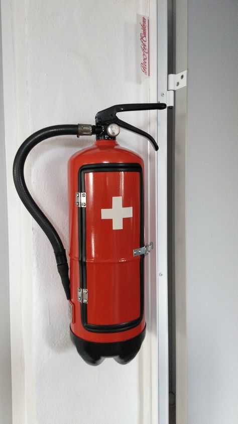 Fire Extinguisher Craft, Gas Bottle Projects, Fire Extinguisher Ideas, Firefighter Crafts, Firefighter Home Decor, Diy Wood Pallet Projects, Bike Bmw, Diy Tank, Pallet Ideas Easy