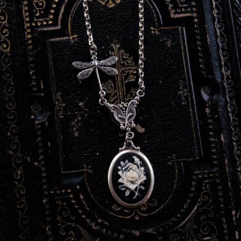 Gothic Glam, Fairy Jewelry, Jewelry Aesthetic, I Can Change, Corsets And Bustiers, Cameo Necklace, Funky Jewelry, Jewelry Lookbook, Gothic Jewelry