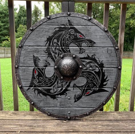 Wolf Shield, Viking Shield Design, Escudo Viking, Fenrir Wolf, Arte Viking, Costume Viking, Viking Battle, Art Viking, Symbole Viking