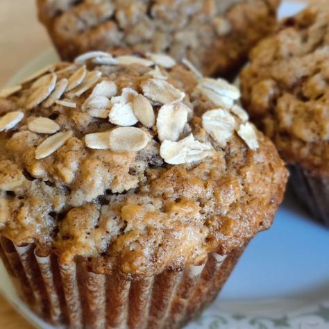 Banana Bread Muffins with Copycat Starbucks Recipe – Liking Our Love Oatmeal Cranberry Muffins, Cranberry Walnut Muffins, Cranberry Oatmeal Muffins, Peach Topping, Topping For Pancakes, Crockpot Applesauce, Walnut Muffins, Banana Bread Ingredients, Banana Pancakes Recipe