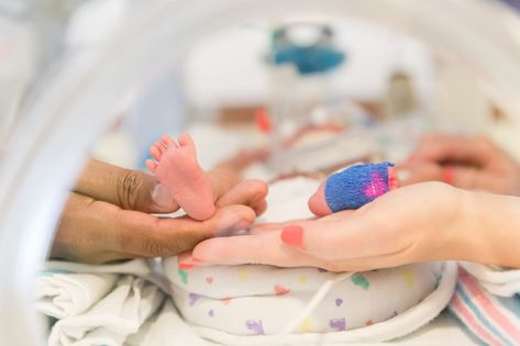 Tiny love: 10 tips for photographing preemies in the NICU Preemie Photoshoot, Preemie Babies Pictures, Nicu Milestones, Nicu Photography, Nicu Quotes, Preemie Quotes, Babies Pictures, Preemie Baby, Happy Pregnancy