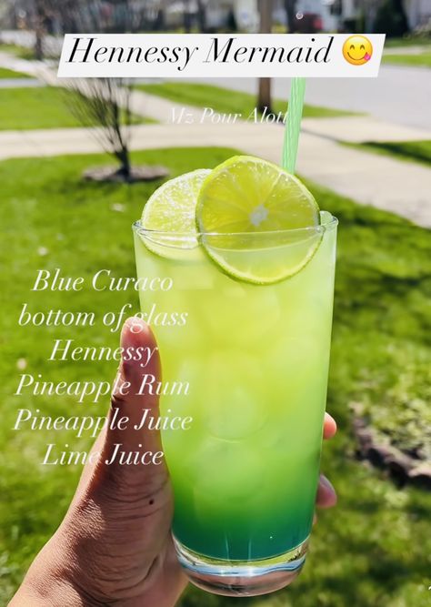 Green Liquor Drinks, Best Alcoholic Drinks For Parties, Easy Cheap Drinks Alcohol, Alcoholic Drinks Easy, Mixed Drinks Alcoholic, Sweet Alcoholic Drinks, Bartender Drinks Recipes, Bartender Drinks, Alcholic Drinks