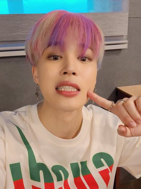 Jimin Butter, Jimin Selca, Blonde With Pink, Kpop Couples, Jimin Wallpaper, Perfect Boy, Bts Jimin Funny, Bts Twt, Foto Bts