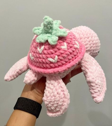 Pink Crochet Plushies, Pink Crochet Ideas, Easy Crochet Animals, Crochet Turtle, Kawaii Crochet, Beginner Crochet Projects, Crochet Animal Patterns, Fun Crochet Projects, Diy Crochet Projects