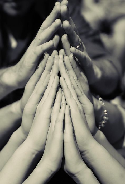 Family Prayer hands. Wow, I'm posting this here because I don't know where else to, but WHAT A MEMORY this would make! I adore it. Especially, if it displays multiple generations. What an awesome keepsake it would be! Large Family Poses, Ohio Photography, Large Family Photos, Family Poses, Photography Poses Family, Family Photo Pose, Northeast Ohio, Family Posing, Large Family