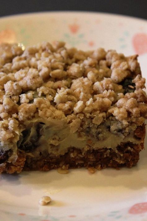 Sour Cream Raisin Bars Brownie Pan Desserts, Raisin Bars Recipe, Raisin Pie Recipe, Sour Cream Raisin Pie, Raisin Bars, Raisin Pie, Raisin Cake, Brown Sugar Butter, Pumpkin Coffee Cakes