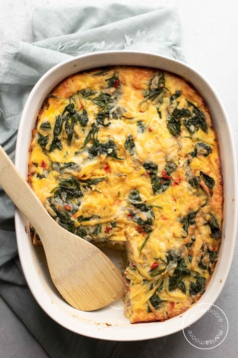 Make this easy hashbrown breakfast casserole with spinach, red bell peppers, and onions for a veggie-packed start to the day! It's a perfect make-ahead breakfast for any day or Christmas or New Year's Day morning! Vegetable Breakfast Casserole With Hashbrowns, Egg And Hashbrown Casserole No Meat, Veggie Hashbrown Casserole, Vegetarian Christmas Breakfast Casserole, Meatless Breakfast Casserole With Hashbrowns, Make Ahead Breakfast Vegetarian, Egg Hashbrown Casserole Easy, Vegetarian Hashbrown Casserole, Egg And Hashbrown Casserole