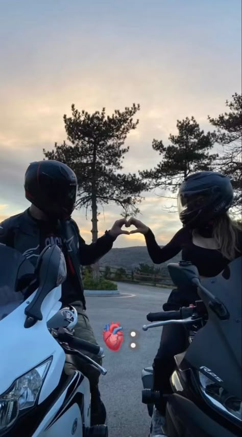 Couple Motorbike, Biker Couple, Motorcycle Couple, Motocross Love, Bike Aesthetic, Motorcycle Aesthetic, Biker Aesthetic, Pretty Bike, Biker Boys