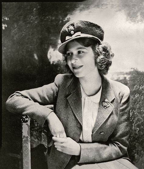 Who Was Audrey Withers, British Vogue's Editor During World War II? | British Vogue Elizabeth Ii Young, Ratu Elizabeth, Young Queen Elizabeth, Elizabeth 2, Grenadier Guards, Queen Elisabeth, Rainha Elizabeth Ii, Peter Blake, Cecil Beaton