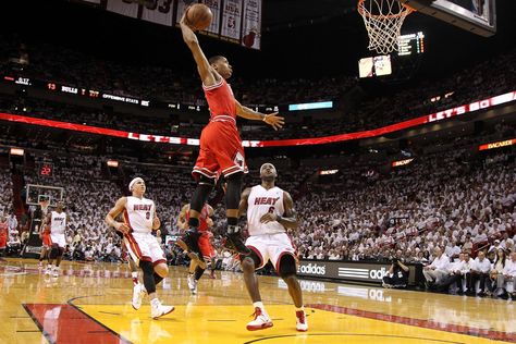 Derrick Rose Bulls, Derrick Rose Dunk, Rose Bulls, Jump Training, Vertical Jump Training, Vertical Jump, Derrick Rose, Training Program, Training Plan