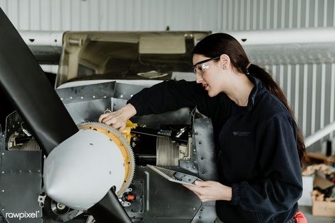 Female aviation technician repairing the motor of a propeller plane | free image by rawpixel.com / McKinsey Aerospace Engineer Aesthetic, Airplane Engineer Aesthetic, Aeronautical Engineering Aesthetic, Aviation Management Aesthetic, Aeronotical Engineer, Aircraft Maintenance Engineer, Medical Transcriptionist, Engineering Careers, Manifest Board