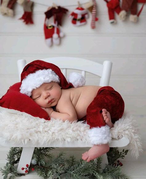 Santa Pictures With Baby, Newborn Santa Pictures, Newborn Christmas Pictures At Home, Christmas Infant Photoshoot, Santa Baby Photoshoot, Baby 1st Christmas Pictures, Christmas Photoshoot Newborn, Baby First Christmas Pictures, Christmas Newborn Photoshoot