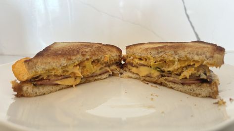 Review: Snoop Dogg's OG Fried Bologna Sandwich Is A Bona Fide Original - The Takeout Bologna Sandwich Recipes, Fried Bologna Sandwich, Barbecue Chips, Fried Bologna, Bologna Sandwich, Healthy Dressing, Viral On Tiktok, Lunch Meat, Sour Cream And Onion