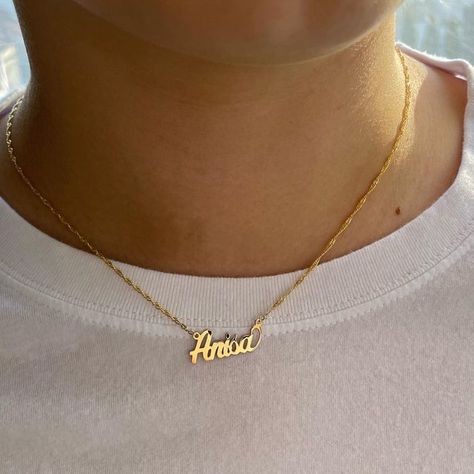 LB Luxury Jewelry | Personalized & Trendy Jewelry on Instagram: "CARRIE - Our Customized Nameplate Necklace✨Personalize it with your name or rep your lovers❤️‍🔥 #LBL #lbluxury #trendyjewelry #14kyellowgold #yourgoldenessentials #jewelry #14ksolidgold #14kgoldjewelry #customizednamenecklace #customizednameplates #14ksolidgoldjewelry #blackfridaysale #personalizednecklace #personalizednameplate #14knamenecklace #giftsforher #personalizedgifts #personalizedjewelry #customizedjewelry #14kgoldneckl Affordable Dainty Nameplate Necklace, Minimalist Formal Nameplate Necklace, Everyday Nameplate Necklace, Trendy Nameplate Necklace, Dainty Gold-plated Nameplate Necklace, Nameplate Necklace, 14k Gold Necklace, Trendy Jewelry, Personalized Necklace