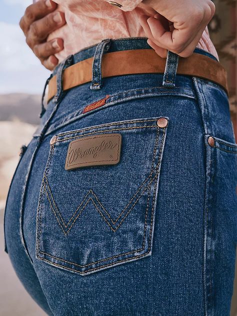 Women's Wrangler® Cowboy Cut® Slim Fit Jean Vintage Wrangler Jeans Outfit, Wrangler Jeans Women's Outfit, Vintage Western Outfits, Modern Western Fashion, Wrangler Jeans Women's, Wrangler Clothing, Cowboy Cut Jeans, Wrangler Cowboy, Cowgirl Jeans