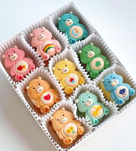 Cute Maccarone, Character Macarons, Bear Macarons, Themed Macarons, Cute Macarons, Madeline Cookies, Kue Macaroon, Macaron Template, Macaron Flavors