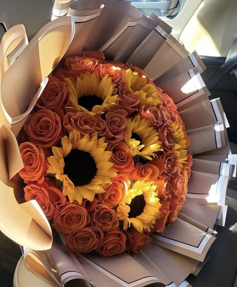 Roses And Sunflowers Bouquet, Thanksgiving Bouquet, Roses Bouquet Gift, Ribbon Flowers Bouquet, Fall Bouquet, Luxury Flower Bouquets, Giving Flowers, Flower Bouquet Diy, Prettiest Bouquet