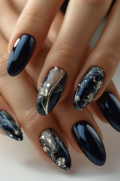 Nail Art Blue And Gold, Blue Gold And Black Nails, Nail Art Winter Elegant, Night Court Nail Art, Nail Ideas For Navy Blue Dress, Pretty Dark Nails, Dark Beach Nails, Saphire Nail Ideas, Dark Bridal Nails