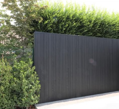 Black Vertical Fence, Black Timber Fence, Dark Wood Fence, Black Wooden Fence, Black Wood Fence, Minimalist Fence, Black Garden Fence, Modern Fences, Modern Wood Fence