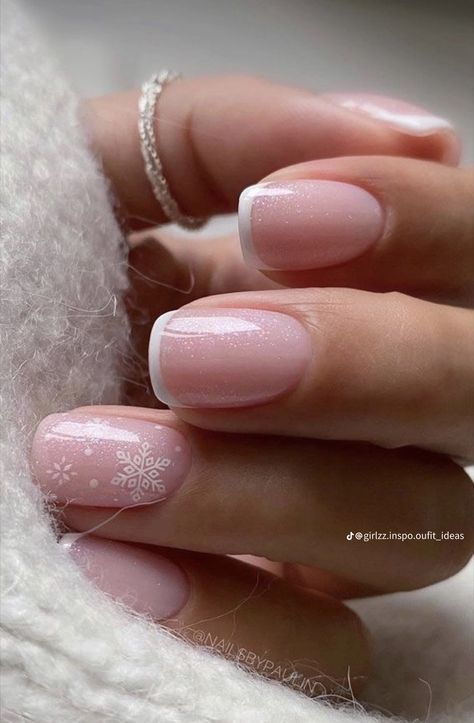 Christmas Gel, Milky Nails, Winter Nails Acrylic, Nagel Tips, Christmas Nails Easy, Christmas Gel Nails, Simple Gel Nails, Girly Acrylic Nails, Snowflake Nails