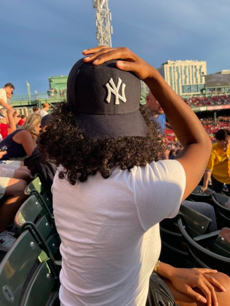 Yankees| curly hair | curly girl | batural hair | curls | baseball | fenway | gooden hour | oicture inspo Curly Hair Hat Hairstyles, Curly Hair With Hat, Baseball Aesthetic, Hair With Hat, Ny Cap, Black Curls, Mixed Curly Hair, Hair Curls, Curly Hair Styles Easy