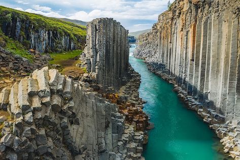 Studlagil basalt canyon, Iceland - top ecotourism destinations Corcovado National Park, Serengeti National Park, Luxury Destinations, Sustainable Tourism, Galapagos Islands, Meet New People, South Island, Great Barrier Reef, Underwater World