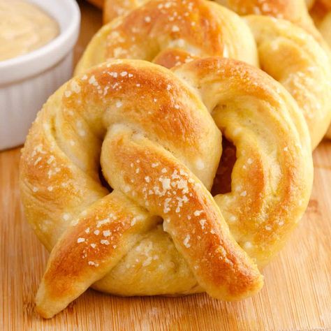 Now you can make the classic Soft Pretzels you crave at home from scratch with this super simple and delicious recipe! #RealHousemoms #pretzels #softpretzels #bread #appetizer #sidedish #oktoberfest Easy Soft Pretzel Recipe, Best Homemade Pretzels Soft, Home Made Soft Pretzels, Easy Soft Pretzel Recipe No Yeast, Pretzel Beer Cheese Dip, Pretzel Soft Recipe, Pretzel Beer Cheese, Soft Pretzels Recipe, Making Dough