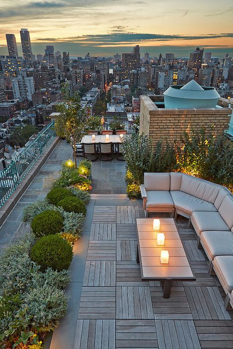 Rooftop backyards #techobloc | Visit www.homedesignideas.eu for more inspiring images and decor inspirations Terrace Cover, Terrasse Design, Rooftop Terrace Design, Rooftop Design, Outdoor Seating Area, Rooftop Patio, Patio Roof, Rooftop Deck, Terrace Design