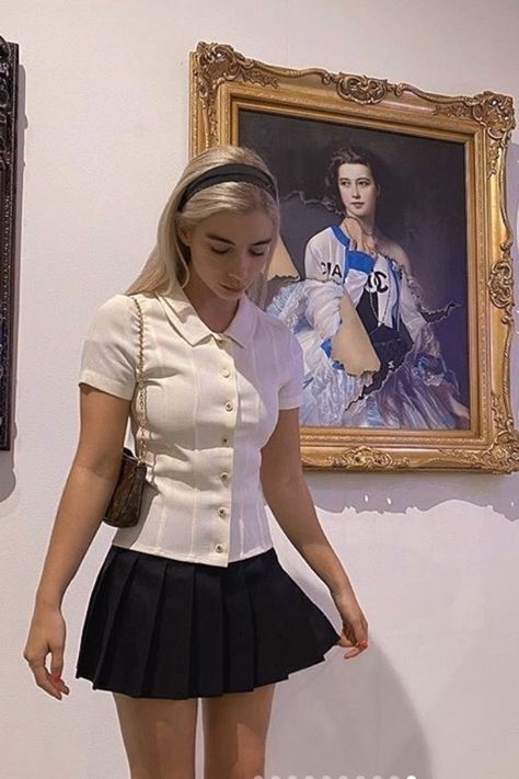 Estilo Preppy Chic, Skirt Outfits Aesthetic, Museum Outfit, Money Clothes, Vetements Clothing, Money Girl, Estilo Preppy, Elegante Casual, Ținută Casual