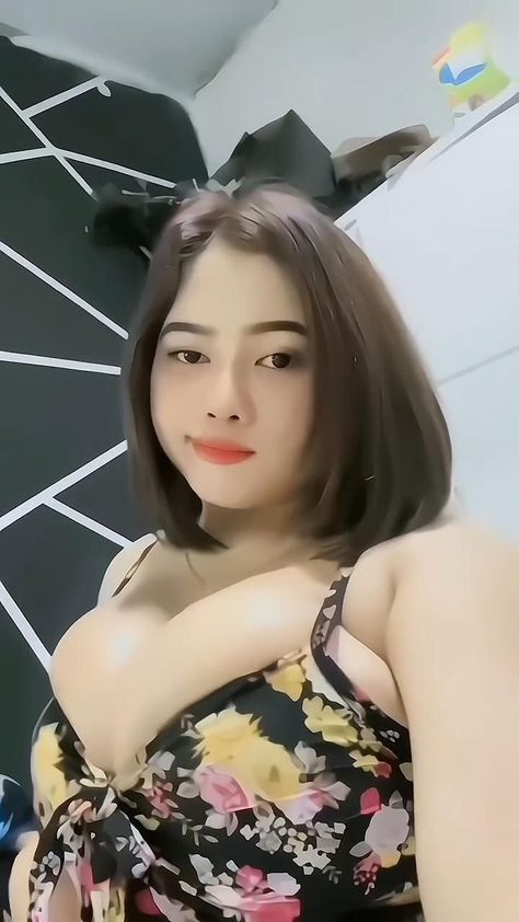 Seductive Pose, Actress Hairstyles, Cute Pikachu, Hot Women Dress, Anime Guys Shirtless, Beautiful Hijab, Cute Poses, Pretty Selfies, Perfect Body