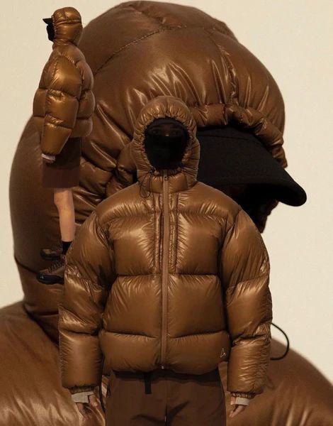 New Brand: ROA Apparel and Footwear Autumn/Winter ‘22 at This Thing of | T.T.O.O Roa Hiking, Shiny Jacket, Luxury Outerwear, Cold Weather Gear, Functional Fashion, Futuristic Fashion, Outdoor Fashion, Performance Wear, Shell Jacket