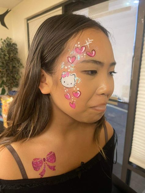 Cartoon Characters Makeup, Face Painting Ideas For Teens, Hello Kitty Makeup Halloween, Kid Makeup Looks, Sanrio Face Paint, Dots Face Paint, Face Paint Ideas For Teens, Hello Kitty Face Painting, Easy Face Painting Ideas For Kids