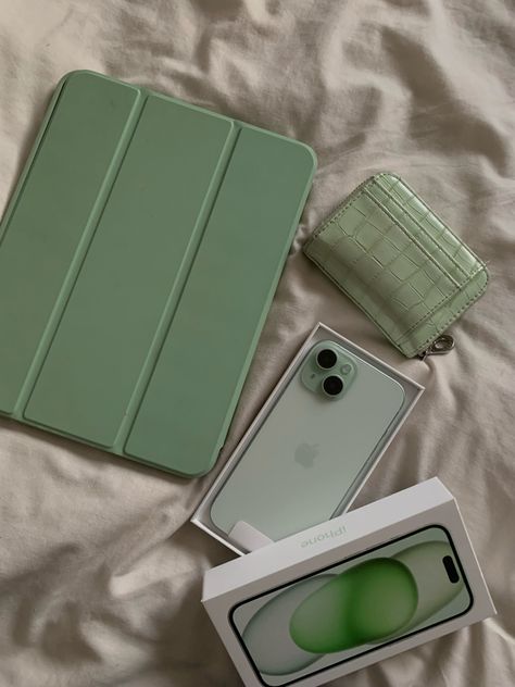 Mint green aesthetic> Mint Green Aesthetic, Flipagram Instagram, Iphone Obsession, Pretty Iphone Cases, Pretty Phone Cases, Apple Phone Case, Birthday List, Money And Happiness, Iphone Phone