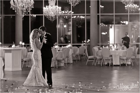 Last Dance Photo Wedding, Last Dance Wedding Photo, Private Wedding Dance, Bride And Groom Reception Photos, Private Last Dance Wedding Photo, Private Dance Wedding, Wedding Private Last Dance, Private First Dance Wedding, Private Last Dance Wedding