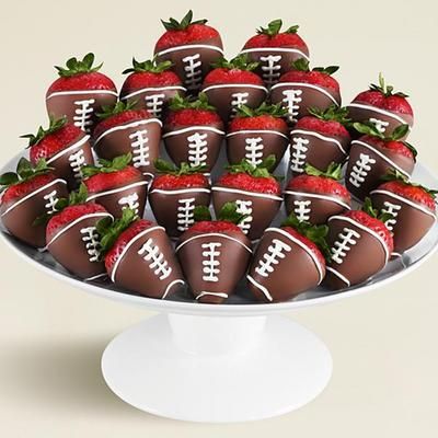 Football Strawberries, Superbowl Ideas, Healthy Superbowl Appetizers, Football Party Foods, Healthy Superbowl, Bowl Party Food, Superbowl Appetizers, Football Snacks, Football Party Food