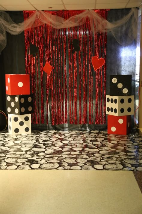 Prom Theme Casino Night, Casino Dance Theme, Vegas Theme Prom Ideas, Casino Hoco Theme, Las Vegas Dance Theme, Poker Night Party Decoration, Sweet 16 Vegas Theme, Diy Las Vegas Decorations, Vegas Night Decorations