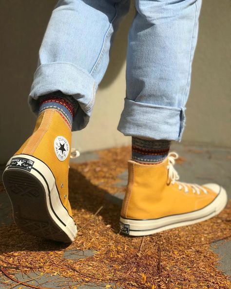 Ken on Instagram: “I promise I’ll be stepping away from yellow for the rest of this weeks posts 🙃 • 👟: Sunflower ‘70s @converse 🧦: Tribal Stripe @comfysockss…” Yellow Converse, Style Skate, Galaxy Converse, Converse Outfits, Sneaker Outfits, Sneaker Trend, Style Converse, Streetwear Mode, Converse Style