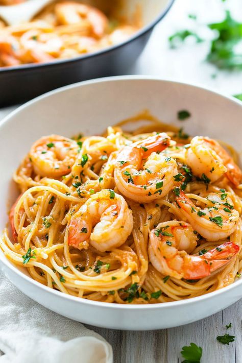 This quick shrimp scampi pasta is perfect for busy nights! Juicy shrimp, garlic butter, and linguine come together for a delicious dinner. Shrimp Scampi With Pasta, Easy Garlic Shrimp, Garlic Shrimp Scampi, Trendy Recipes, Shrimp Scampi Pasta, Scampi Pasta, Garlic Shrimp Pasta, Linguine Pasta, Juicy Shrimp