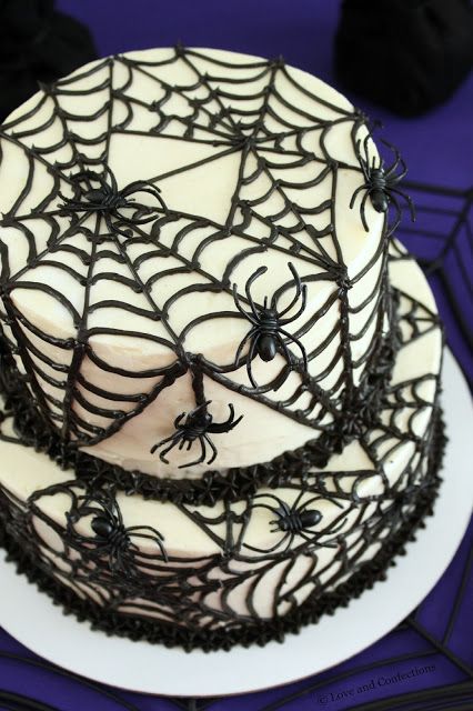 Black Velvet Spider Cake from LoveandConfections.com #SundaySupper Black Velvet Cake Recipe, Velvet Spider, Black Velvet Cake, Piping Ideas, Black Velvet Cakes, Peeps Cake, Vanilla Bean Buttercream, Spider Cake, Halloween Birthday Cakes